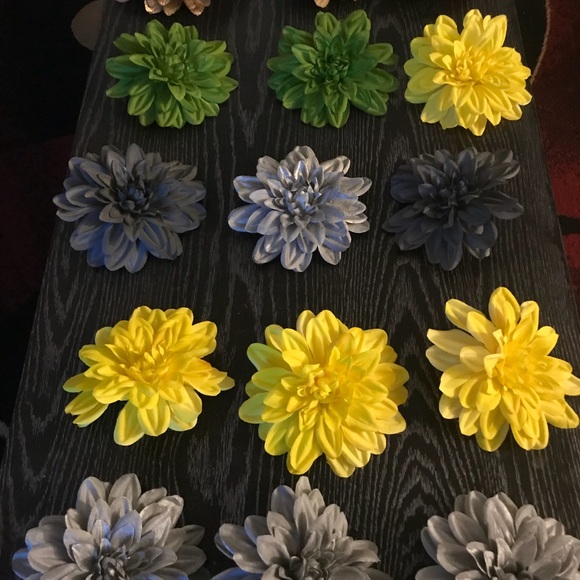 Beautiful large artificial Dahlia flowers - Picture 7 of 8